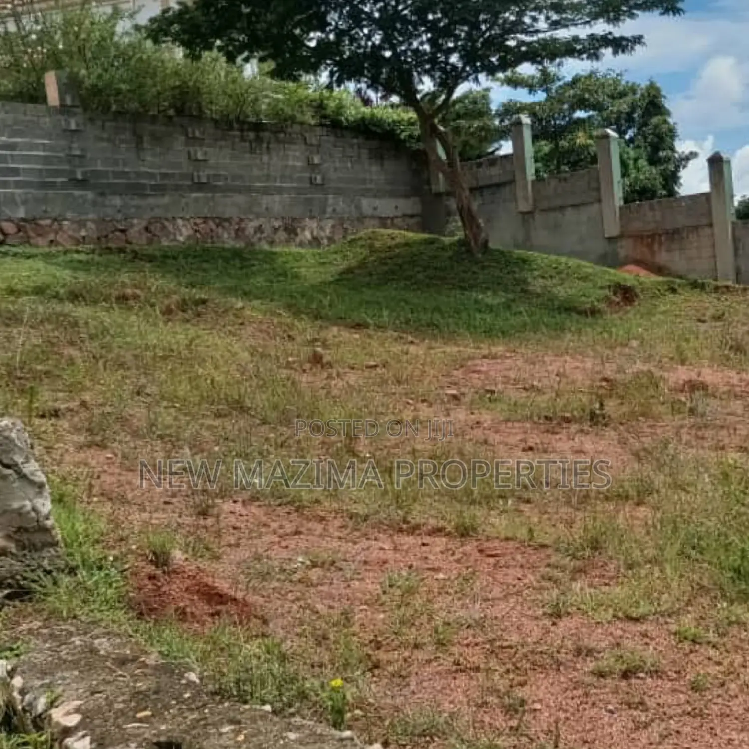 Very Beautiful Plot on Quicksale on Ntebe Rd Namulanda