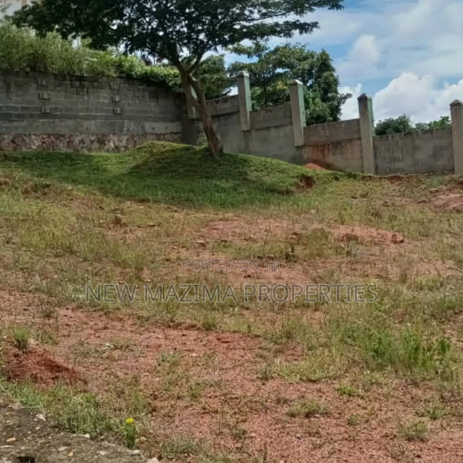 Very Beautiful Plot on Quicksale on Ntebe Rd Namulanda