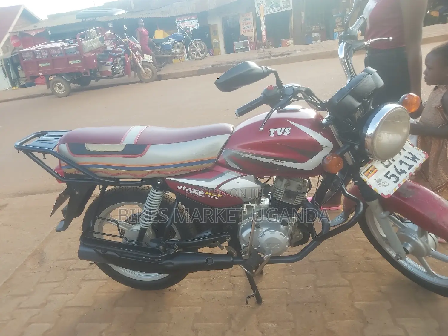 TVS HLX 125 2023 Red