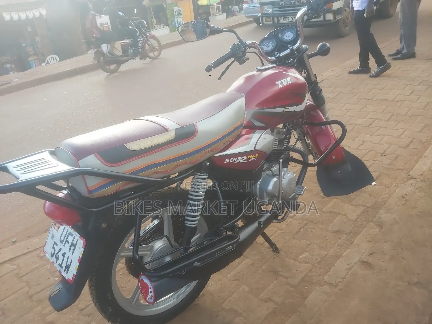 TVS HLX 125 2023 Red