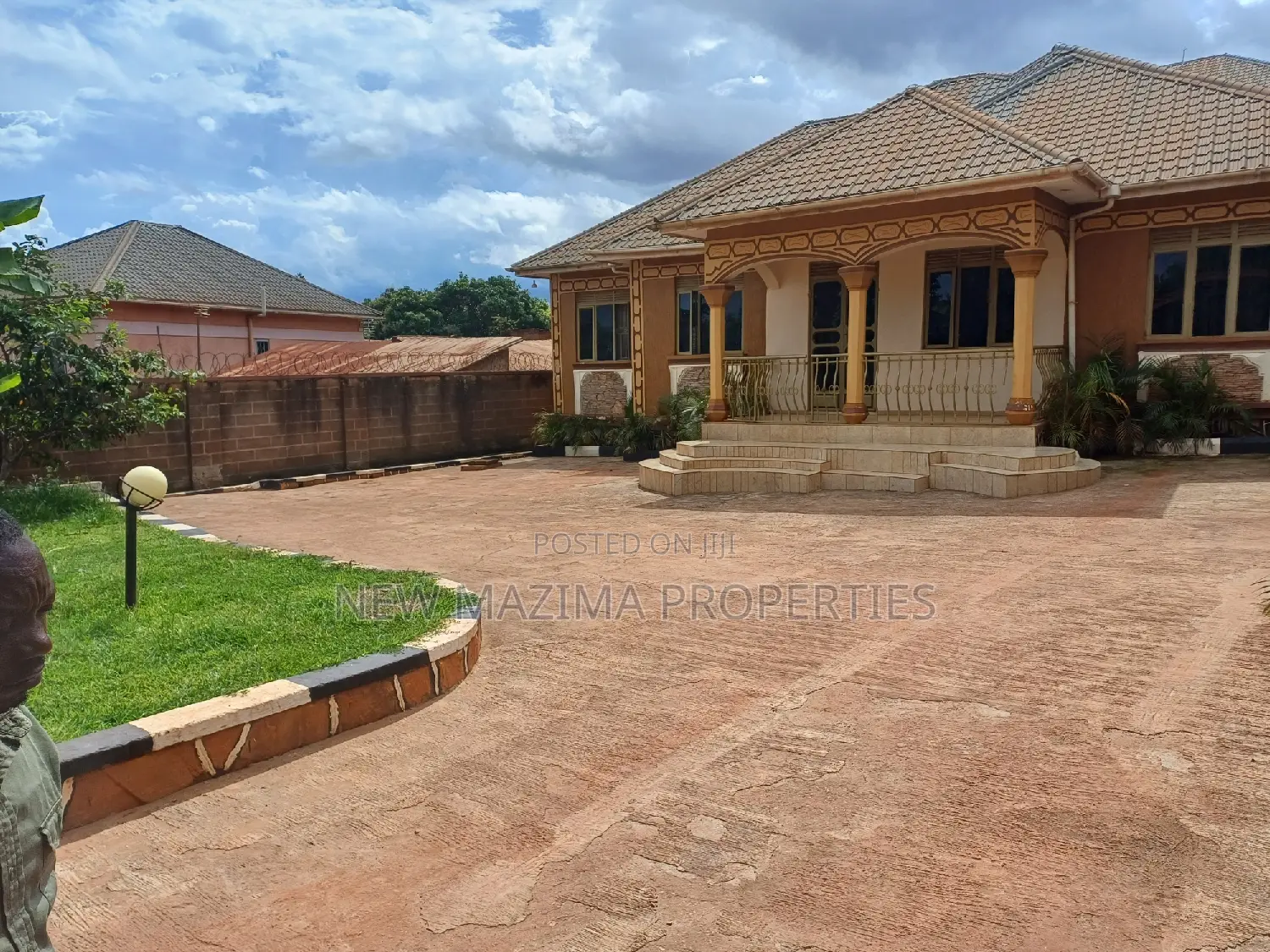 3bdrm Bungalow in Buziga Heights, Division A for sale