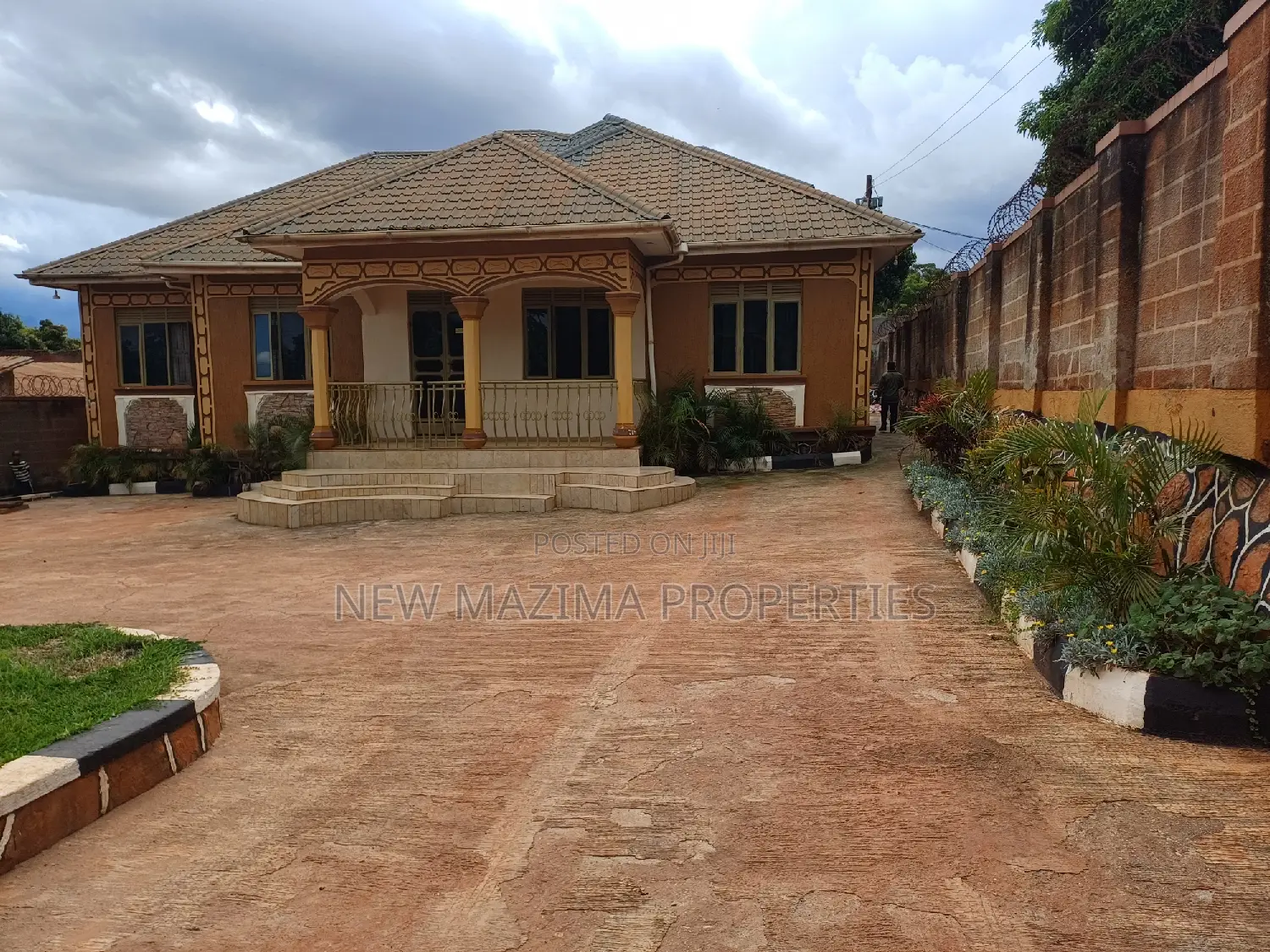 3bdrm Bungalow in Buziga Heights, Division A for sale