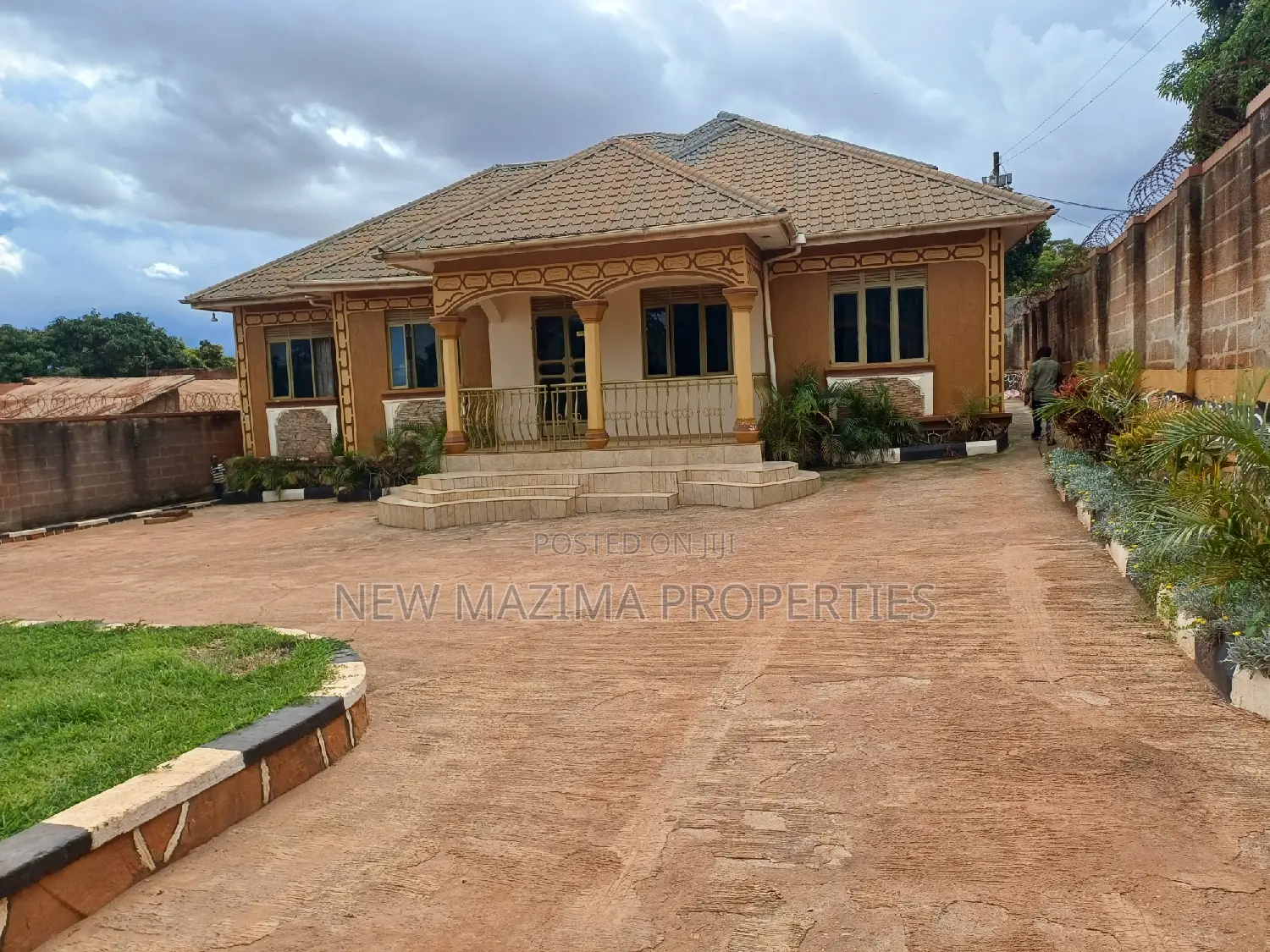 3bdrm Bungalow in Buziga Heights, Division A for sale