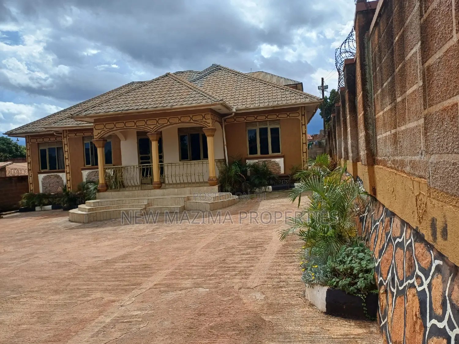 3bdrm Bungalow in Buziga Heights, Division A for sale