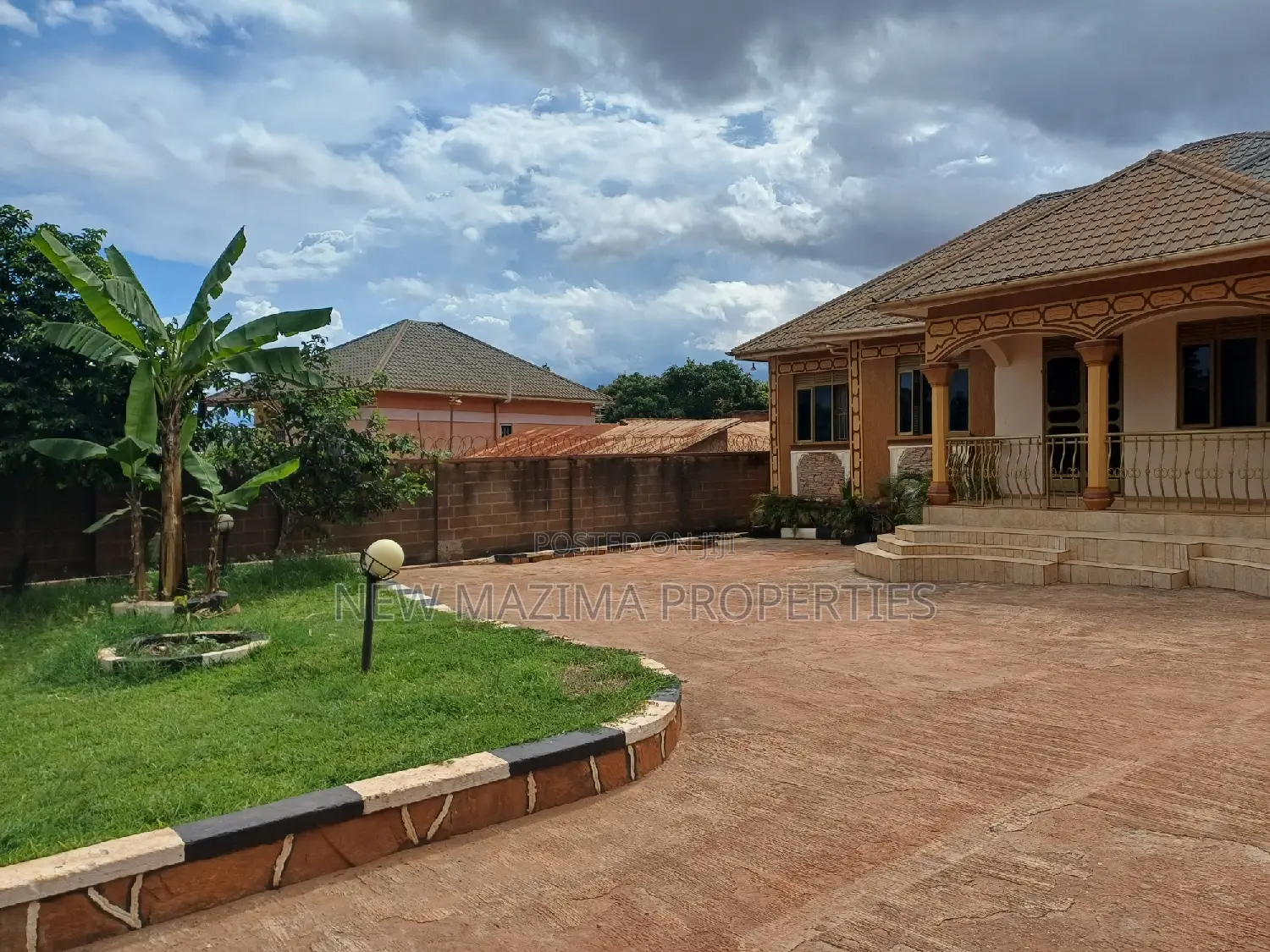 3bdrm Bungalow in Buziga Heights, Division A for sale