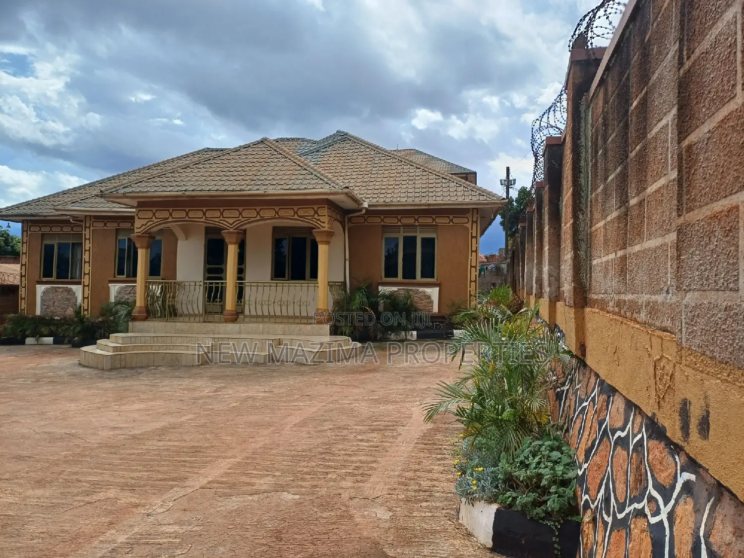 3bdrm Bungalow in Buziga Heights, Division A for sale