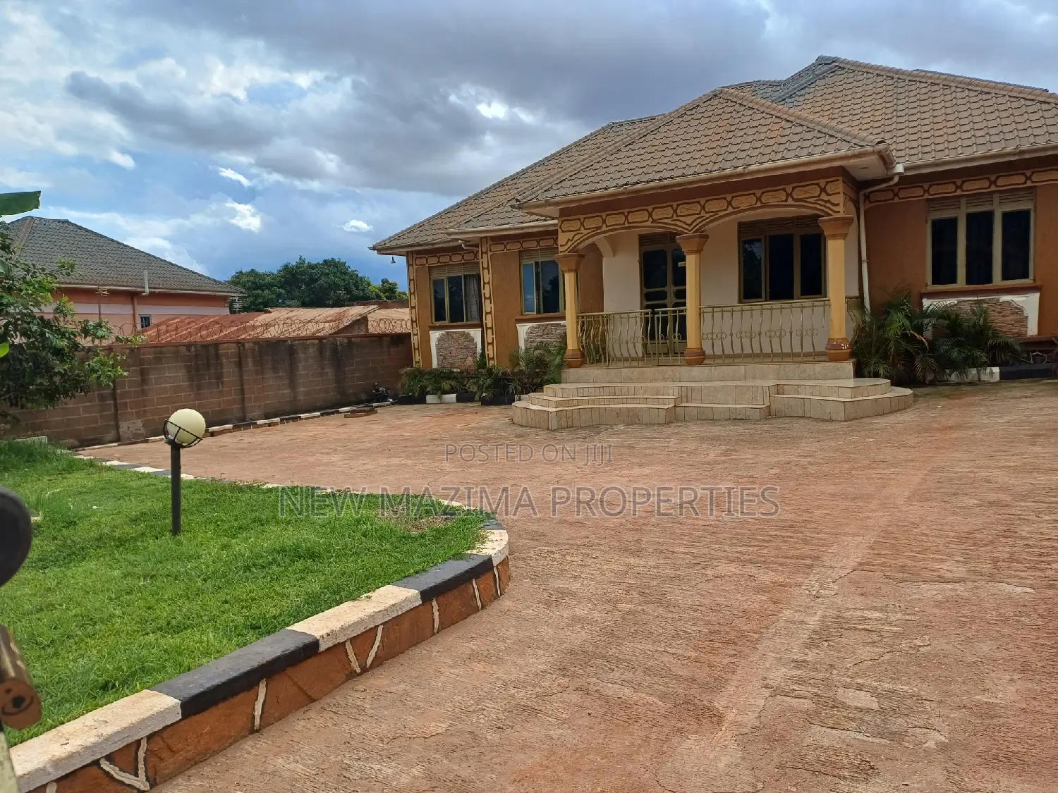3bdrm Bungalow in Buziga Heights, Division A for sale