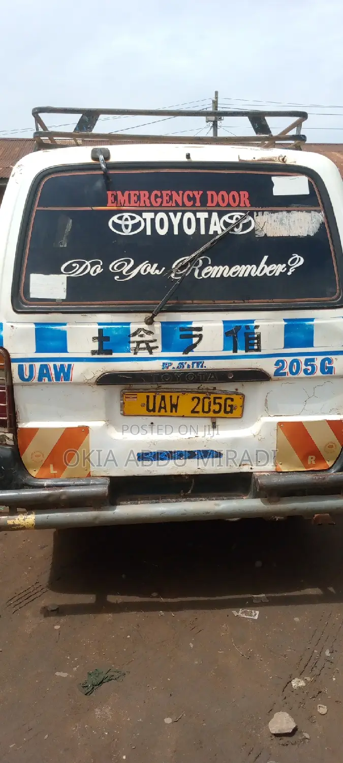 Toyota HiAce 2001 White