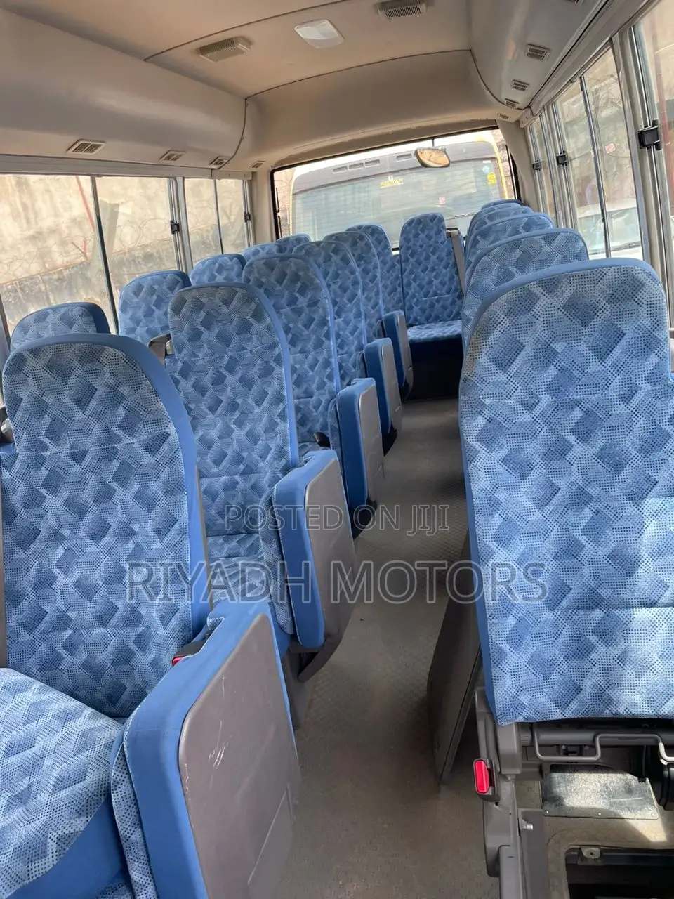 Mitsubishi Fuso Rosa 2015 White