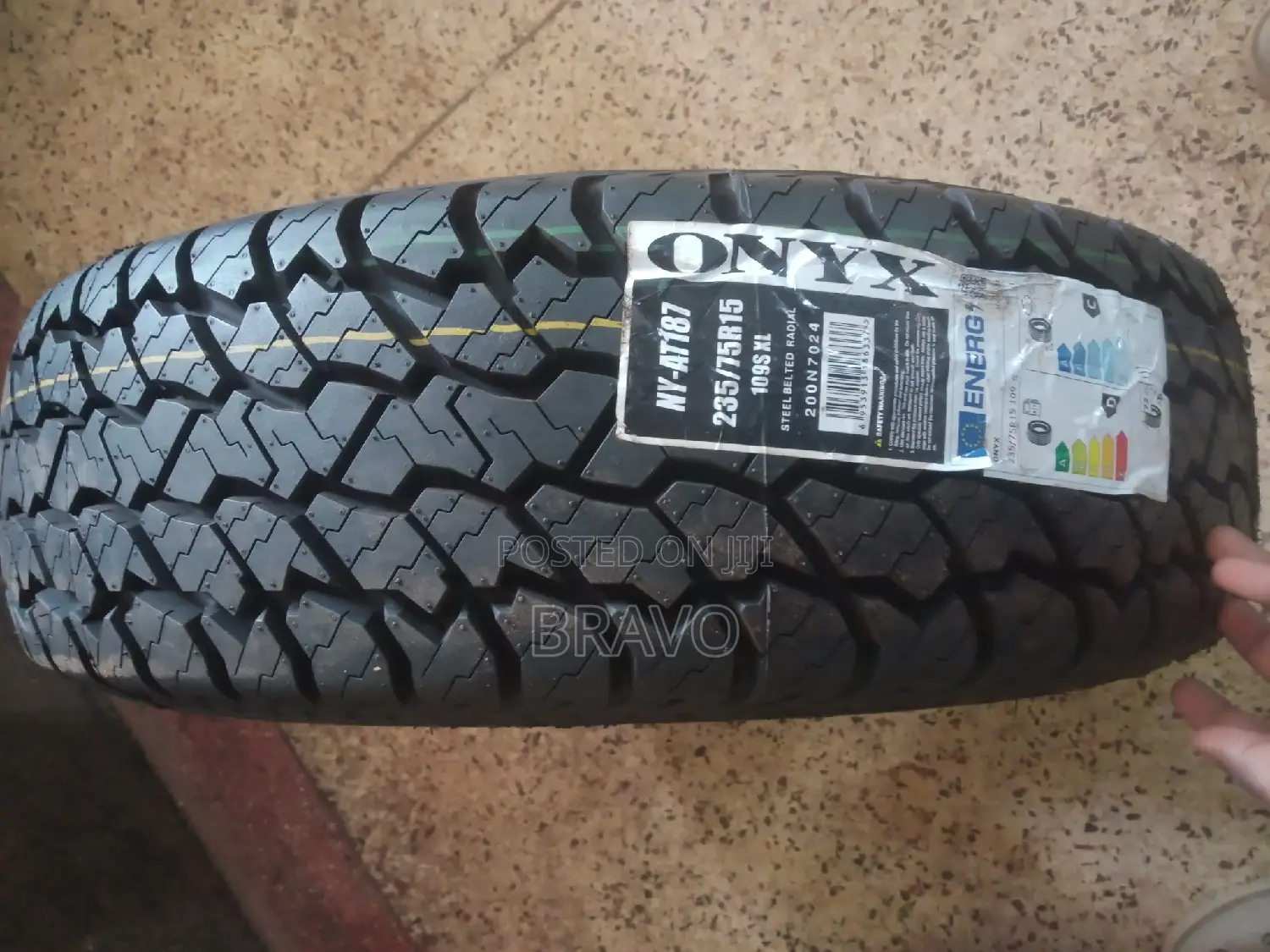 235/75r15 ONYX Tyre for Hillux.