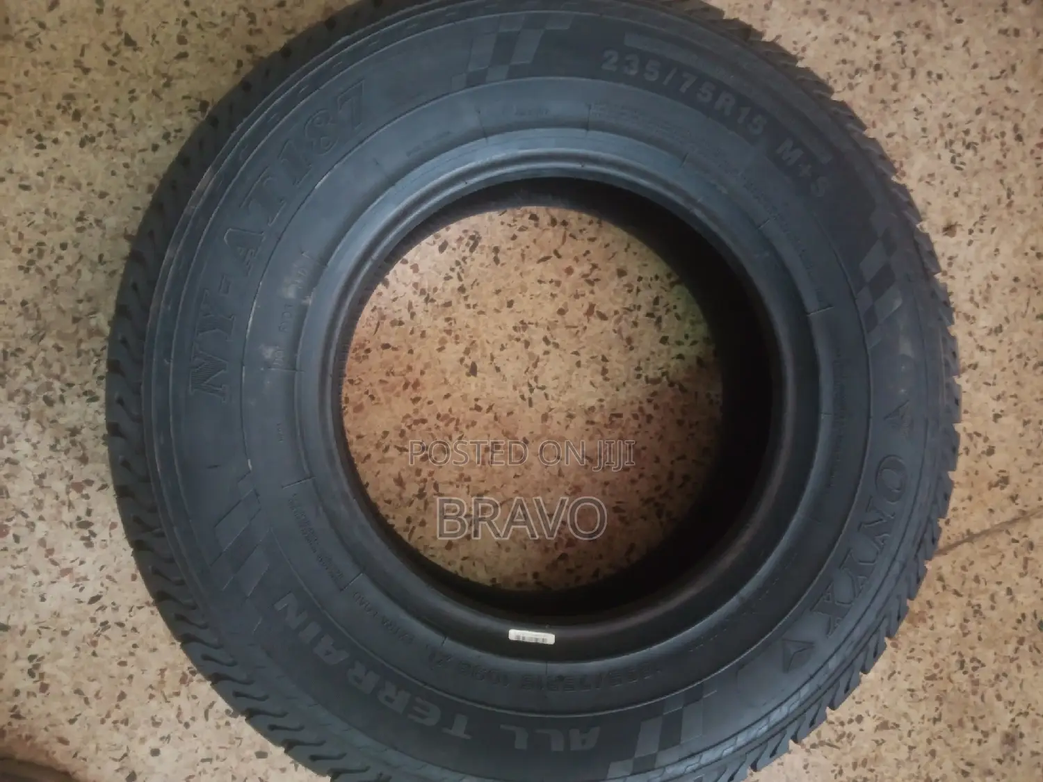 235/75r15 ONYX Tyre for Hillux.