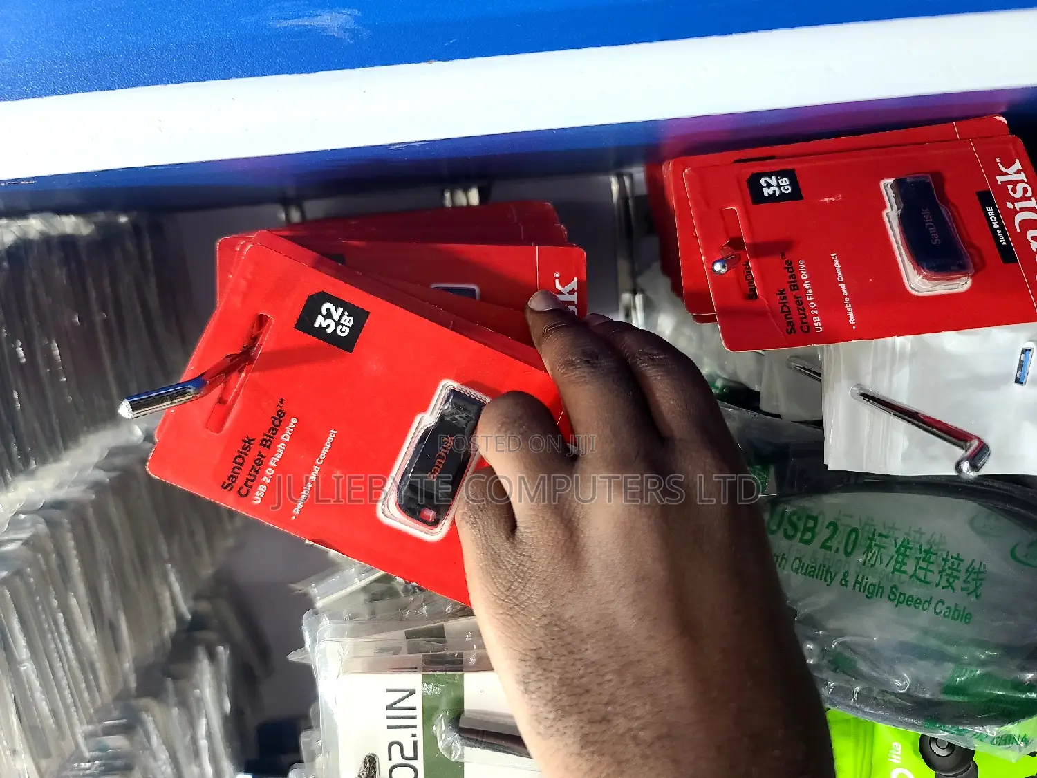 32GB Sandisk Cruzer Blade Drive