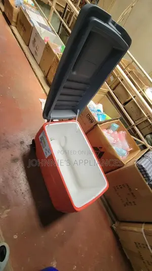 Princeware Ice Cooler Box With Wheels 80l