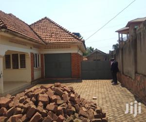 Namugongo 25 Decimals Big House for Sale to Faster Buyers