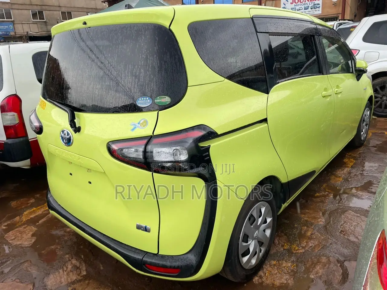 Toyota Sienta 1.5 FWD 2017 Orange