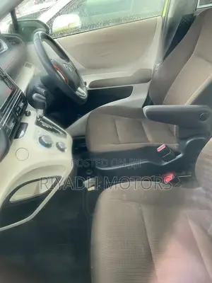 Toyota Sienta 1.5 FWD 2017 Orange