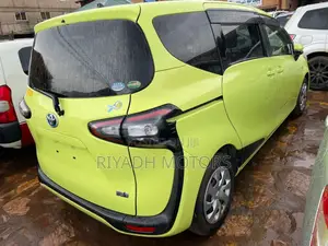 Toyota Sienta 1.5 FWD 2017 Orange