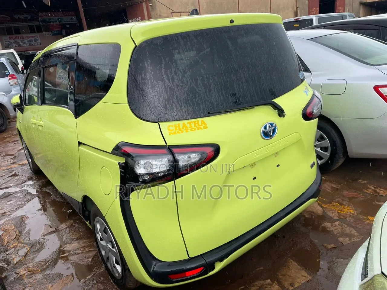Toyota Sienta 1.5 FWD 2017 Orange