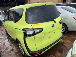 Toyota Sienta 1.5 FWD 2017 Orange