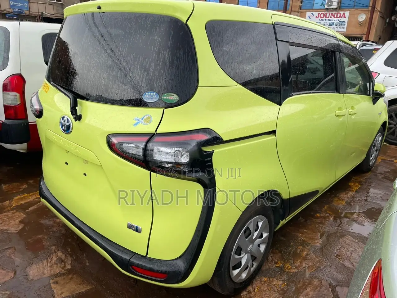 Toyota Sienta 1.5 FWD 2017 Orange