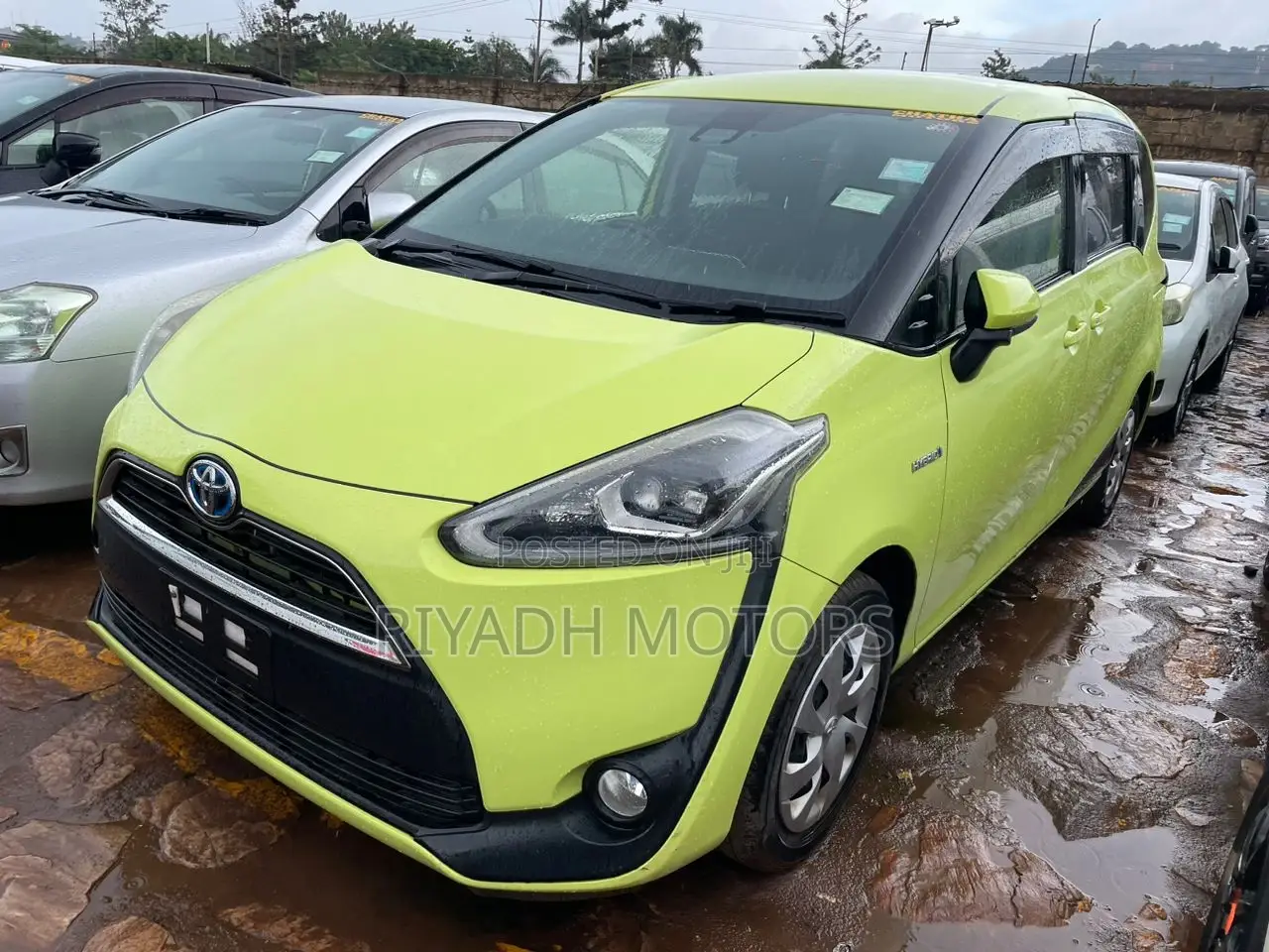 Toyota Sienta 1.5 FWD 2017 Orange