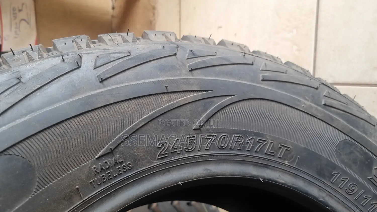 245/70r17 a/T