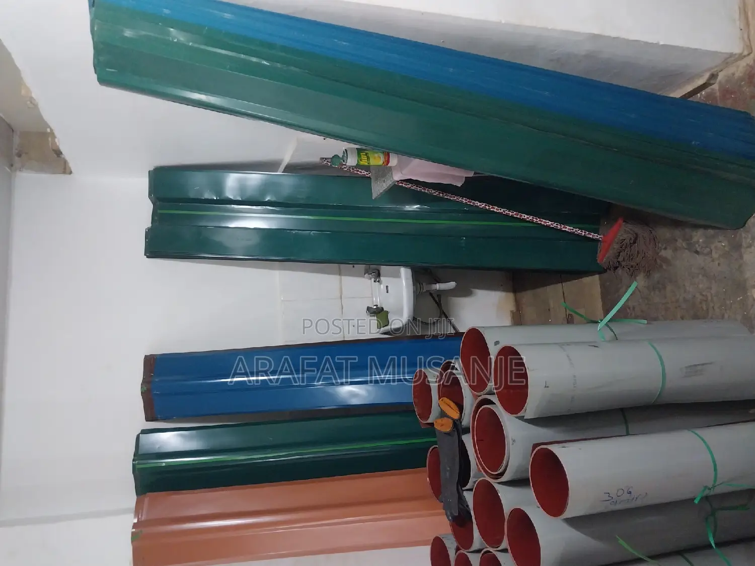 Coloured Ridges and Plain Coloured Sheets