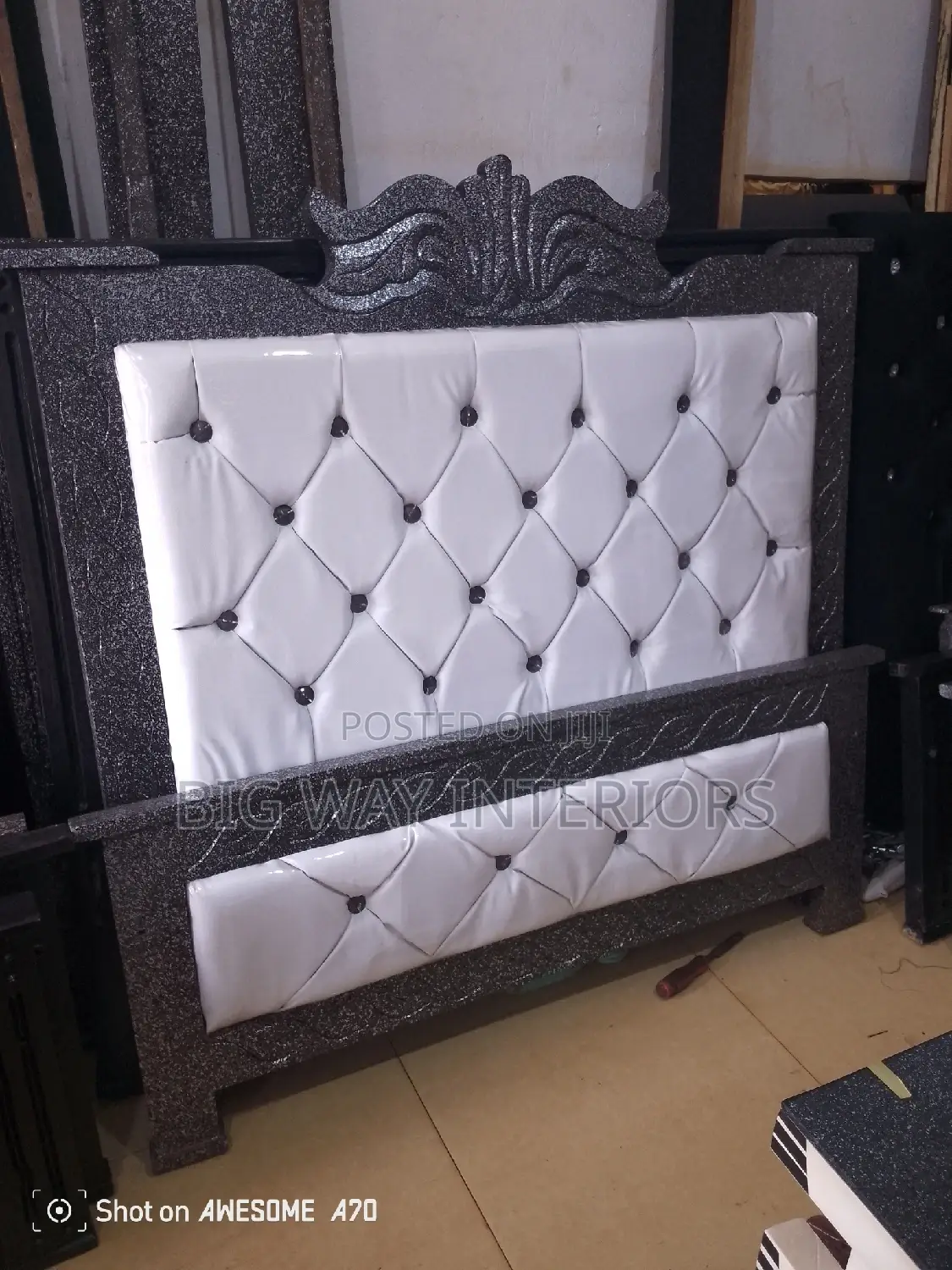 4*6 White and Black Leather Bed B7