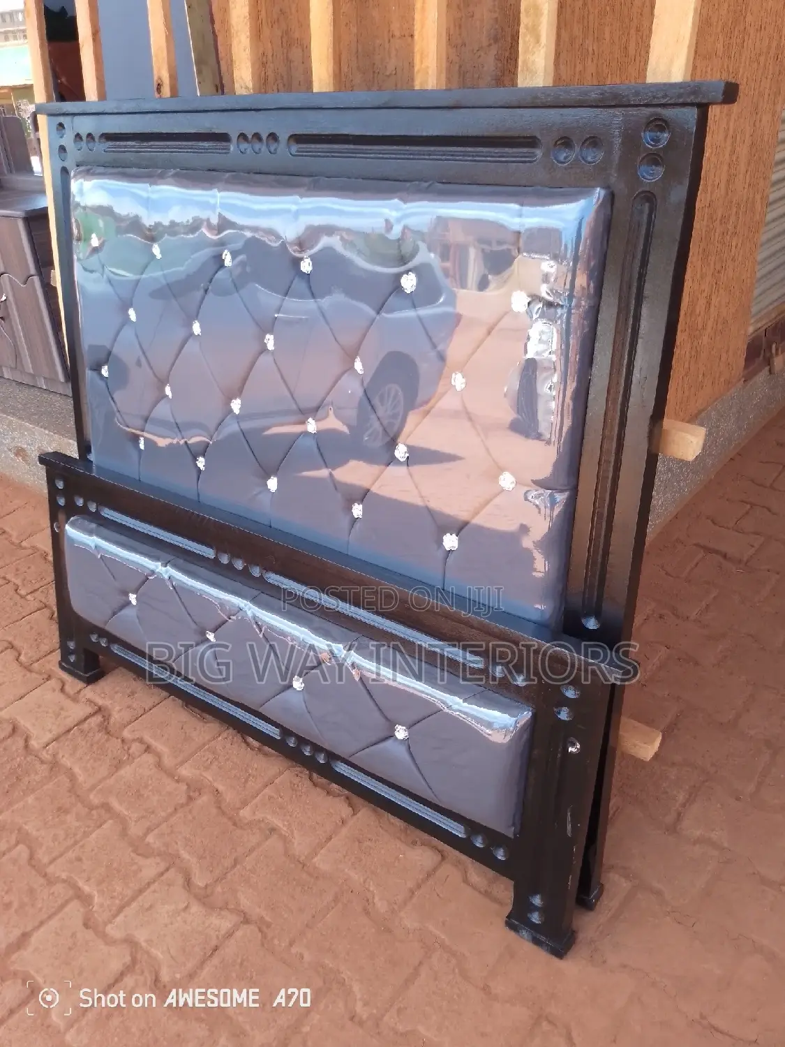 Gray and Black Leather Bed 4by6 B10