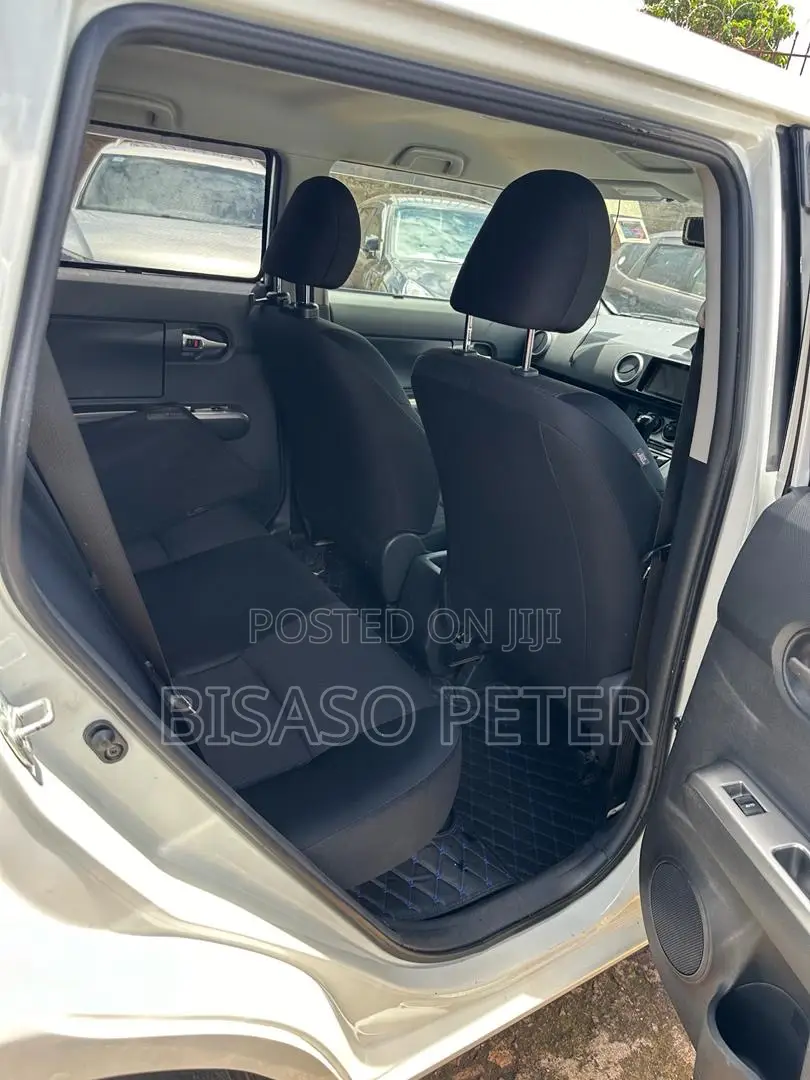 Toyota Corolla Rumion Hatchback 1.5 FWD 2011 White