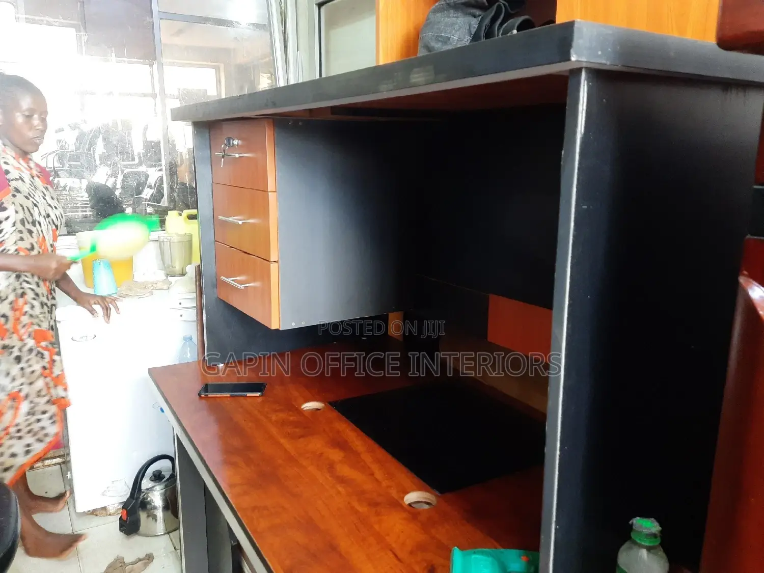 140cm Office Table With Fixed Drawers