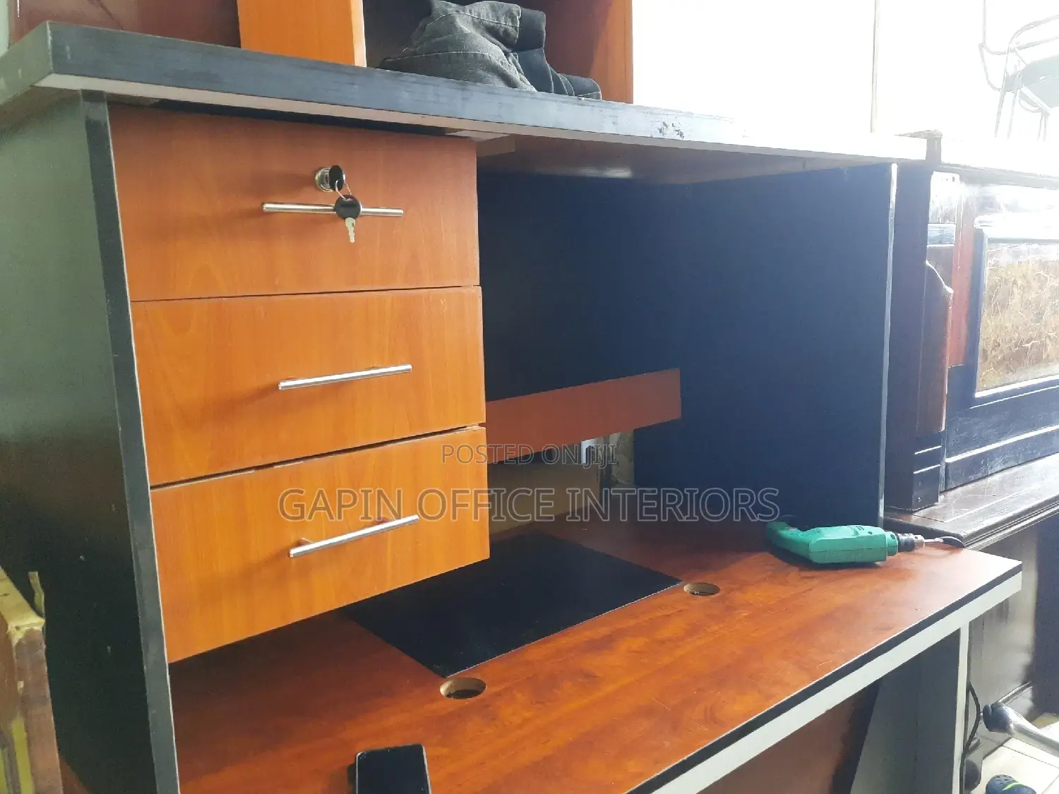 140cm Office Table With Fixed Drawers