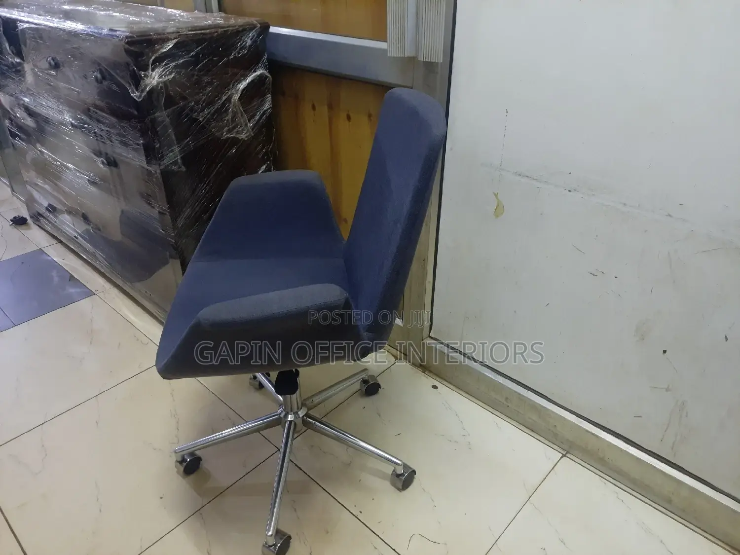 Second Hand Office// Salon Chair