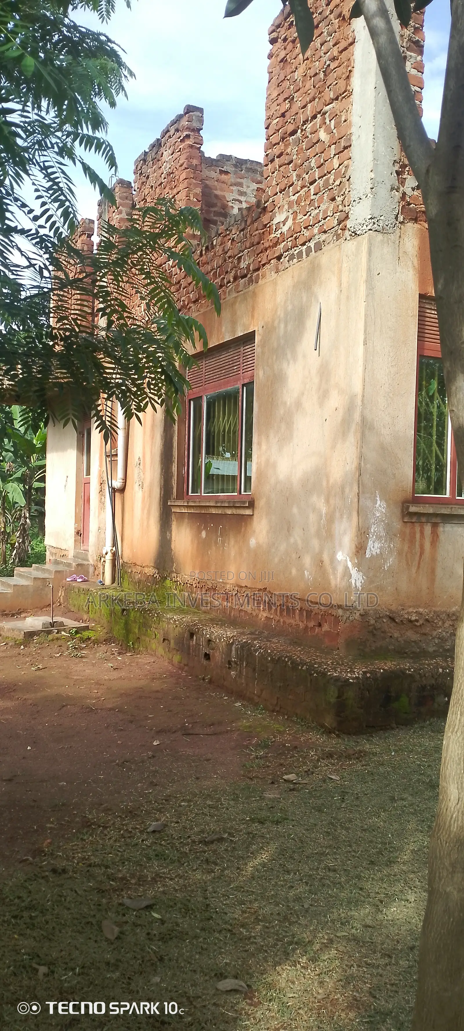 6bdrm Townhouse/Terrace in Wakitaka, Jinja for sale