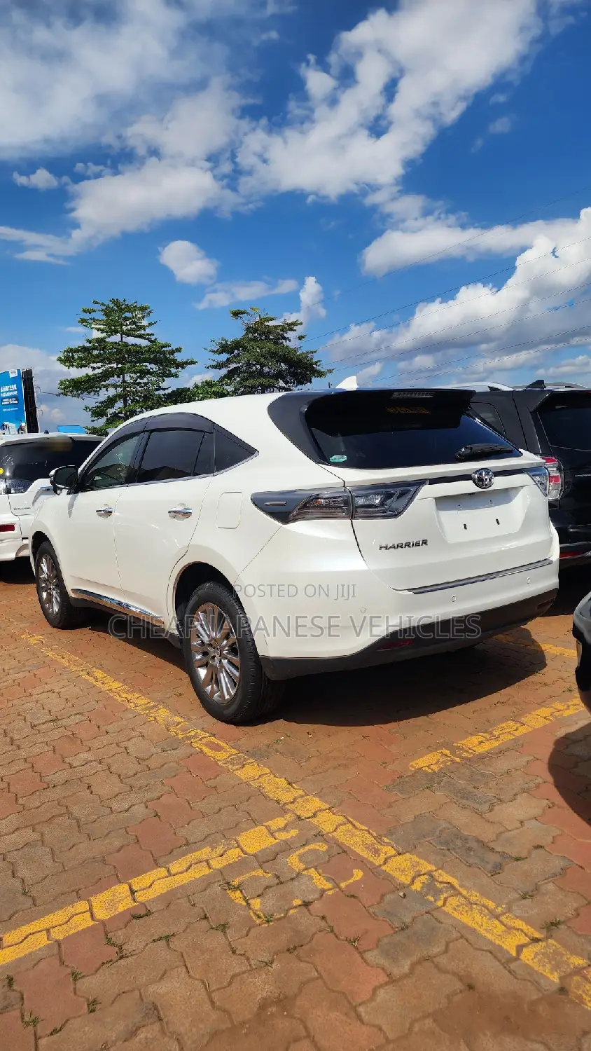 Toyota Harrier 2.0 2016 White
