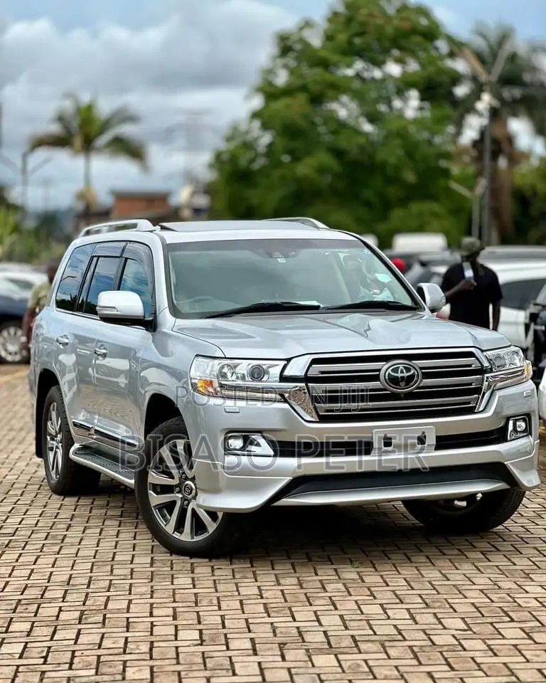 Toyota Land Cruiser 4.6 V8 ZX 2017 Silver