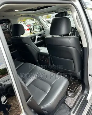 Toyota Land Cruiser 4.6 V8 ZX 2017 Silver