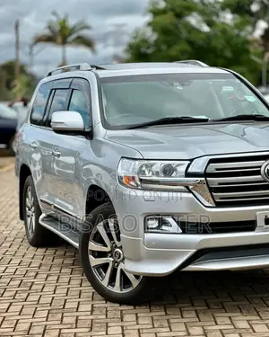Toyota Land Cruiser 4.6 V8 ZX 2017 Silver