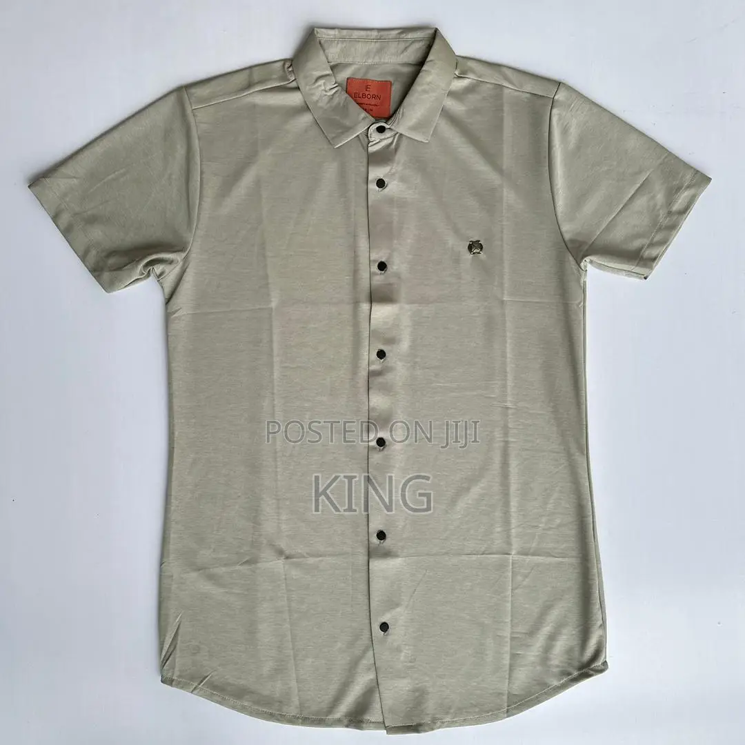 Men's Button Up Shirt
Setin Short Sleeves
Collar