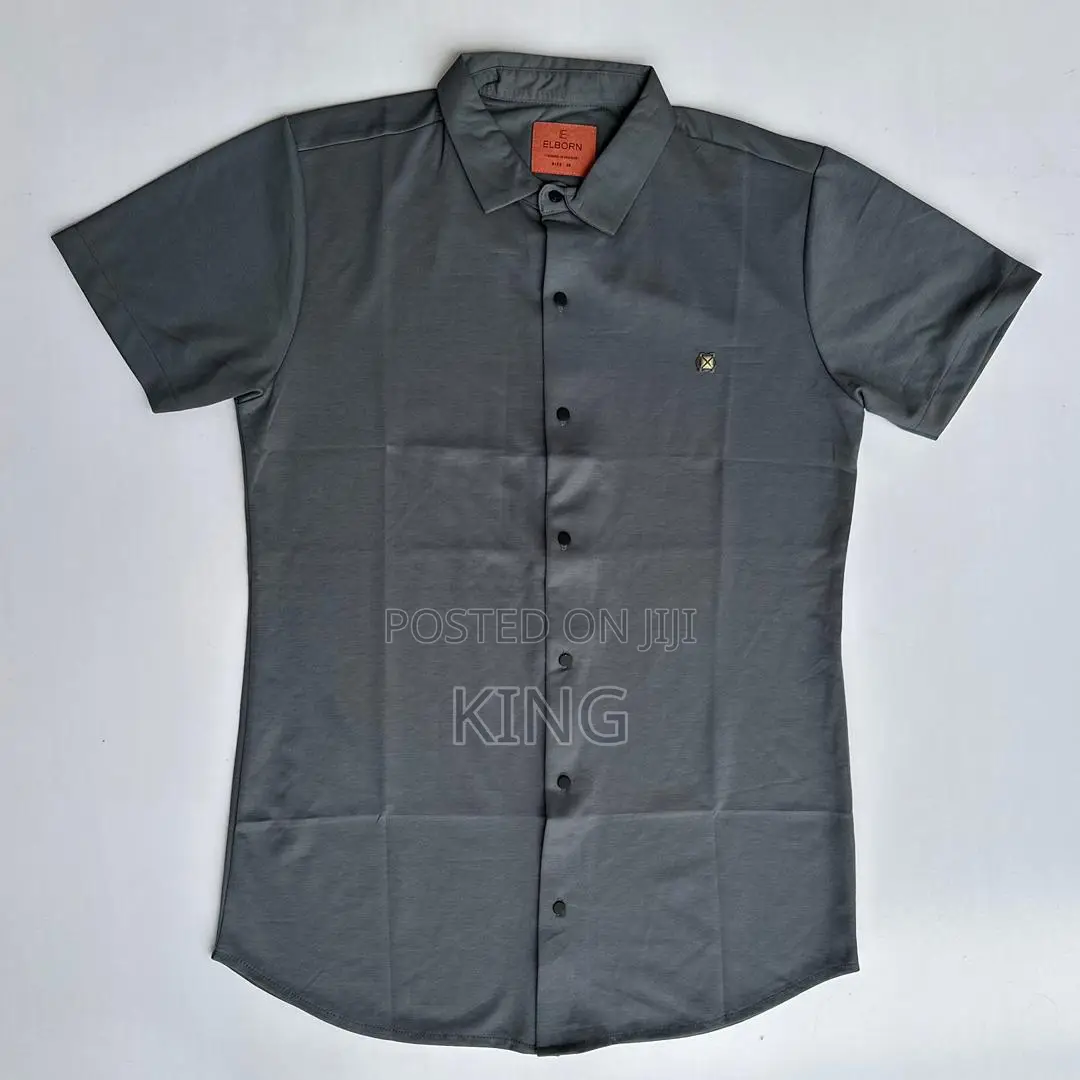 Men's Button Up Shirt
Setin Short Sleeves
Collar