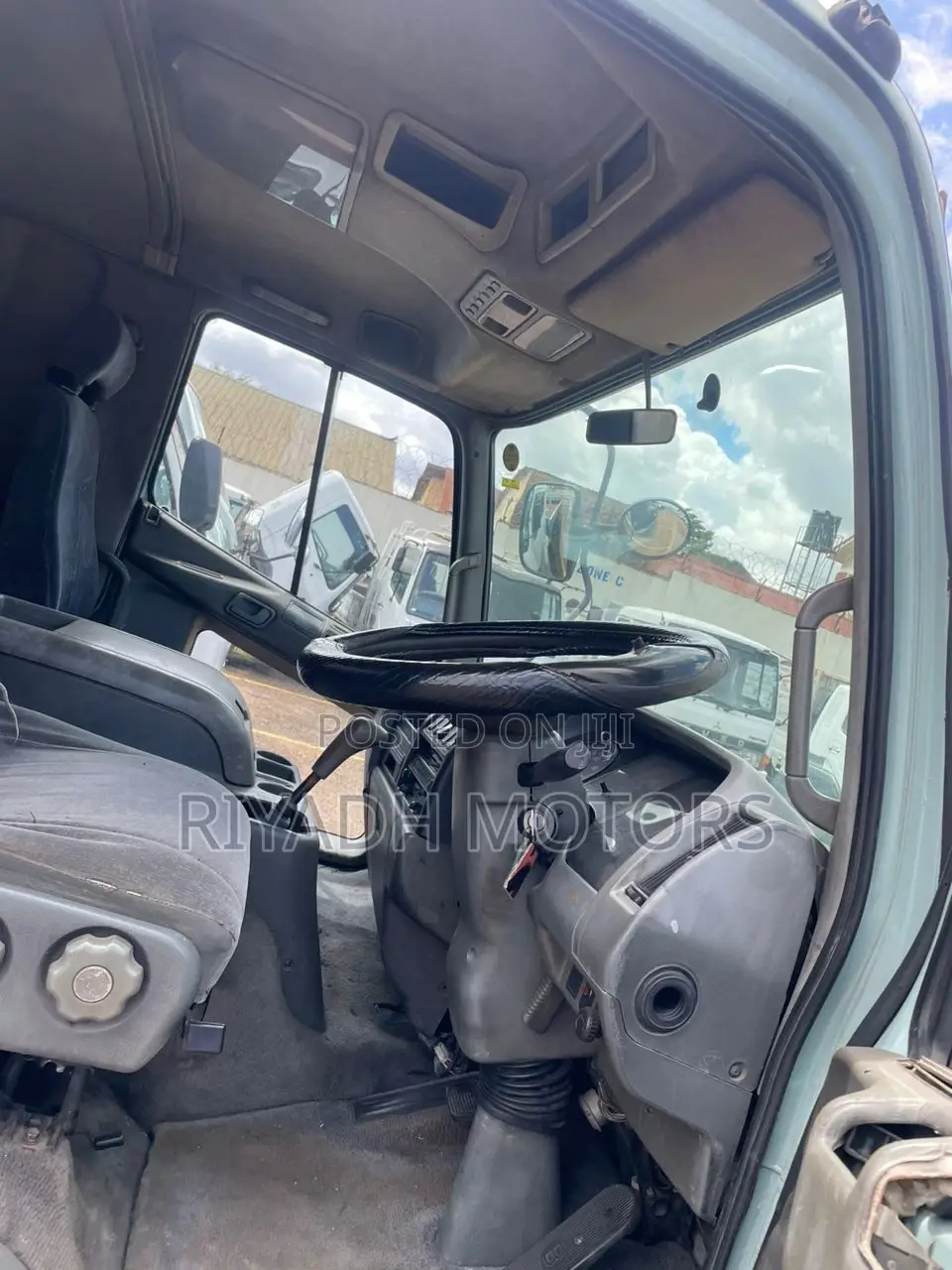 Fuso Fighter Long Chassis Baby Face