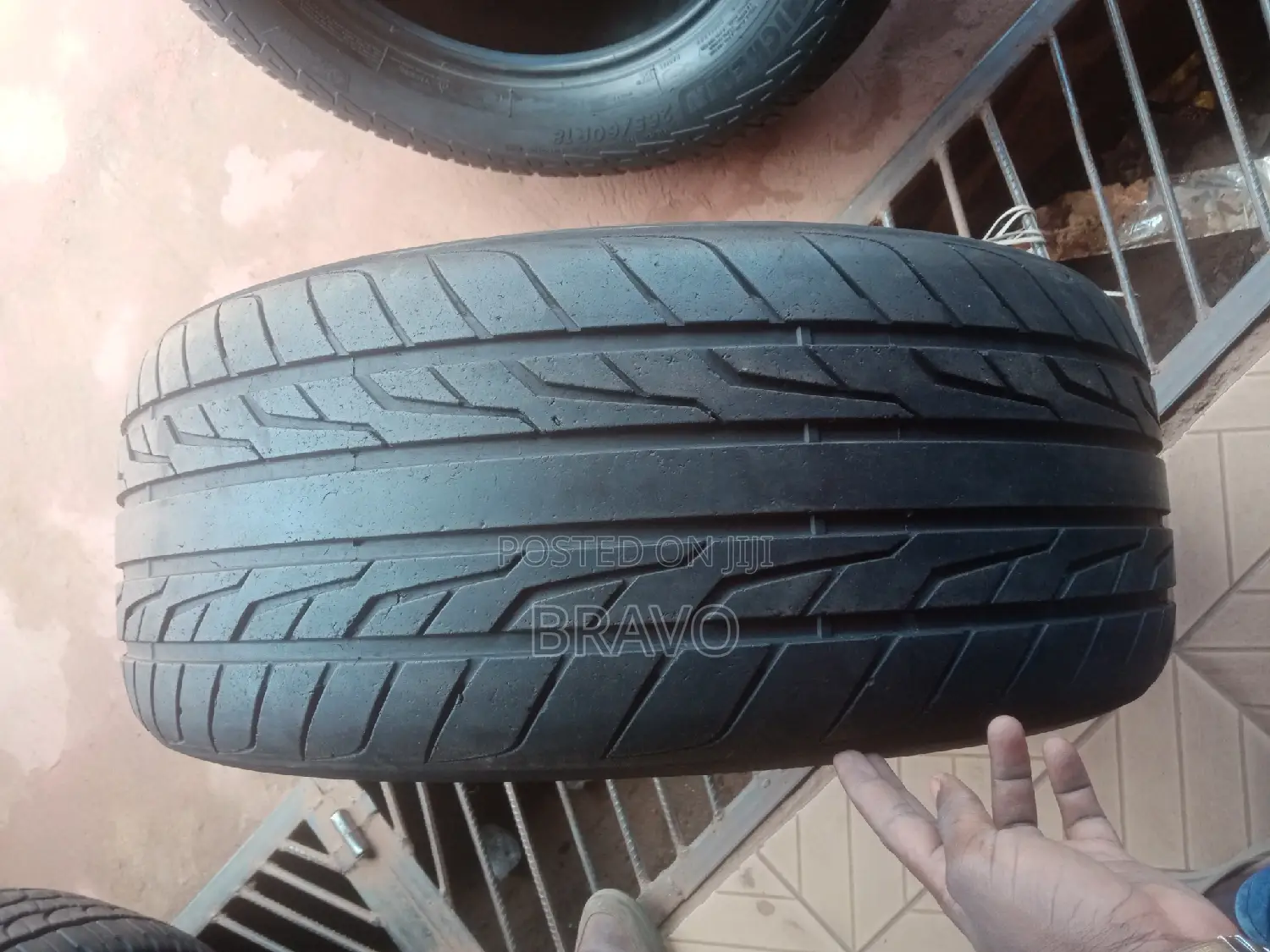 275/55r20 FARROAD Good Condition.