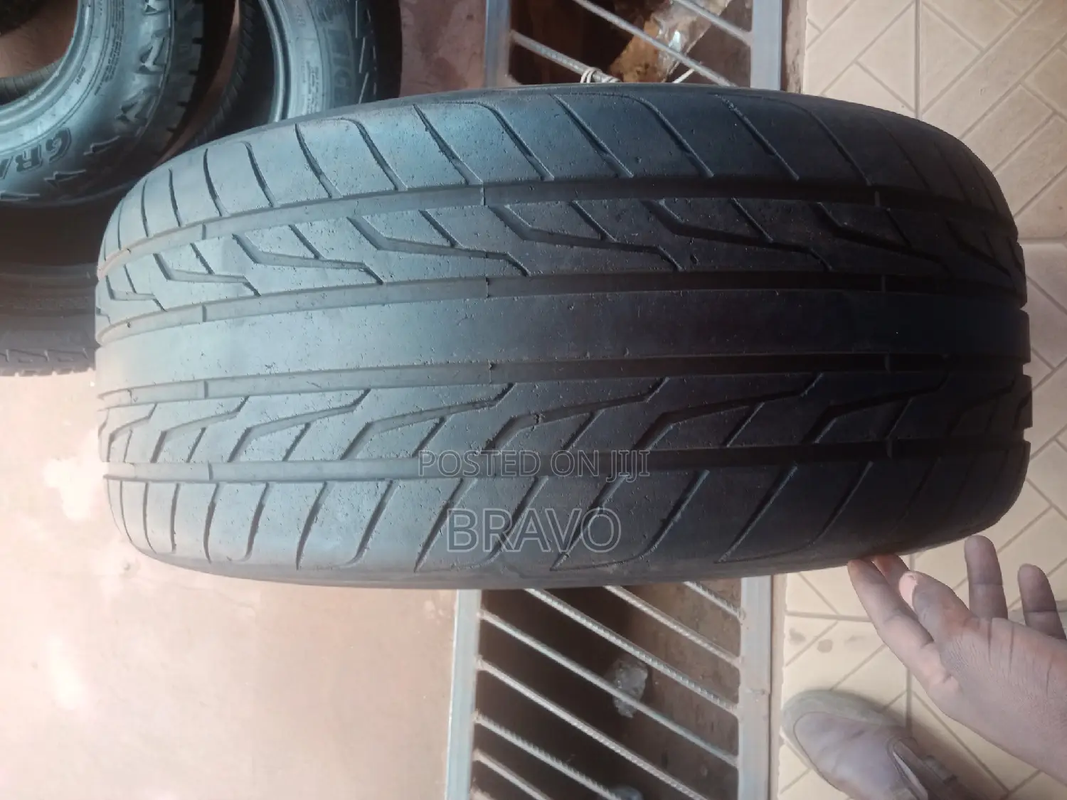 275/55r20 FARROAD Good Condition.