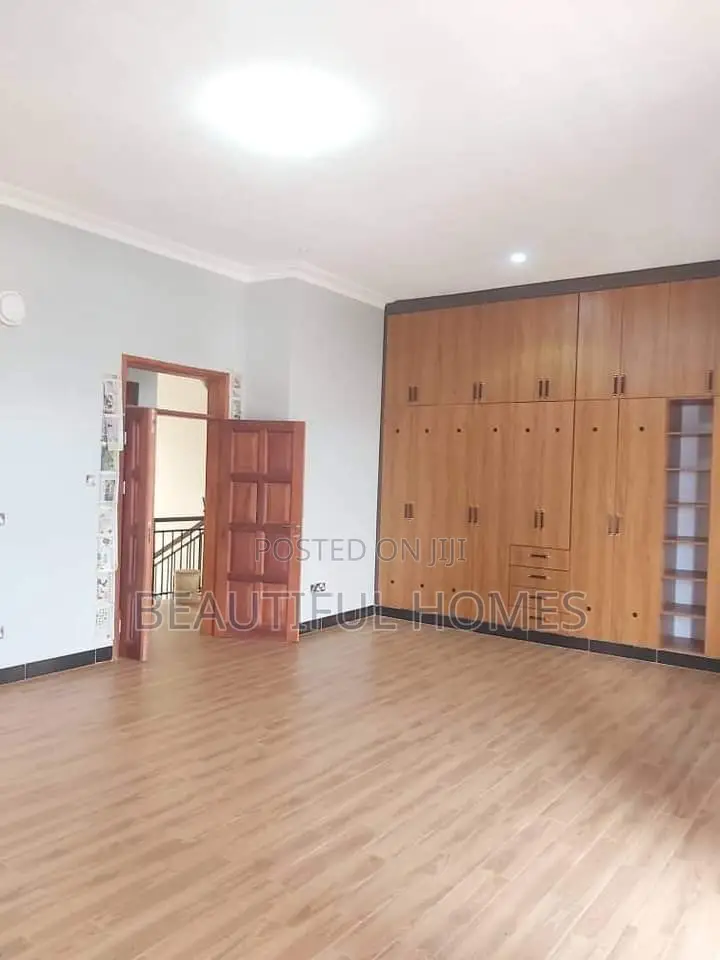 Furnished 6bdrm Duplex in Kigo, Central Division for sale