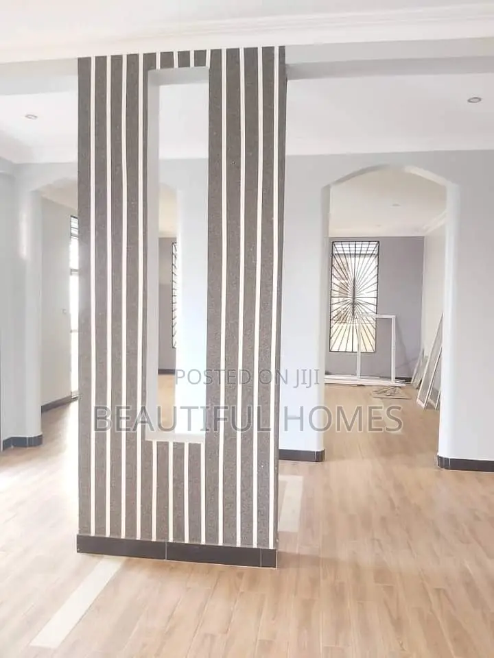 Furnished 6bdrm Duplex in Kigo, Central Division for sale