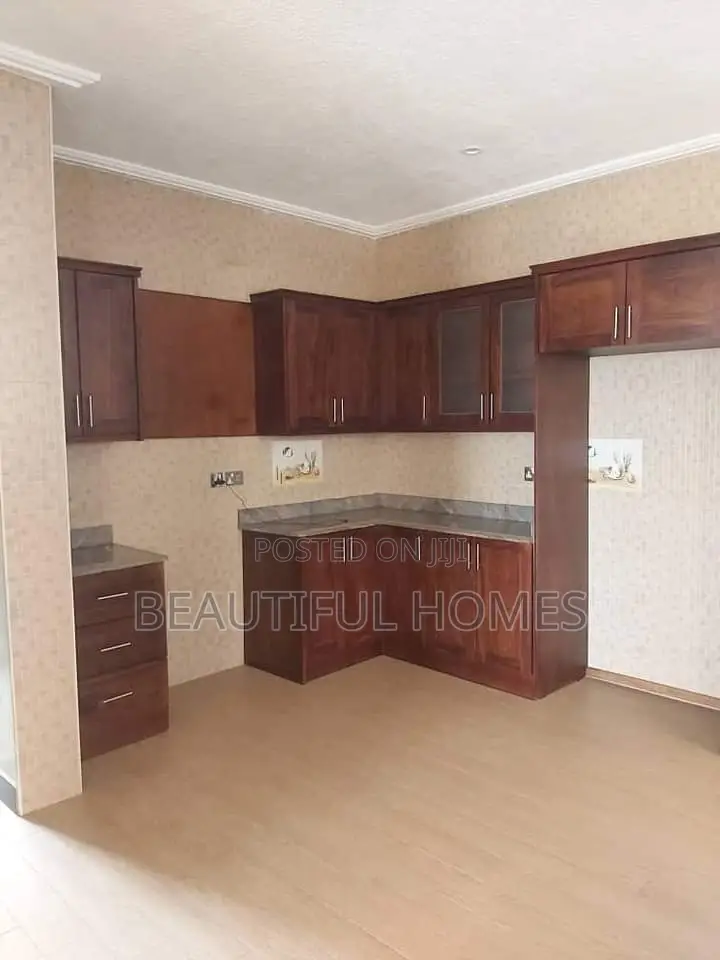 Furnished 6bdrm House in Kigo Munyonyo, Makindye for sale