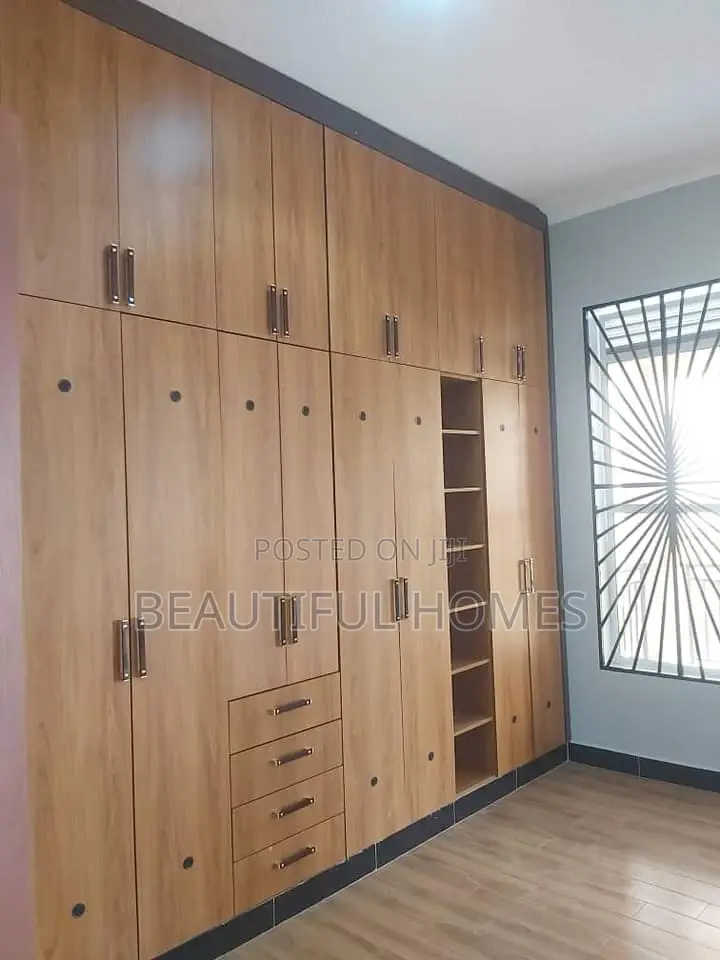 Furnished 6bdrm House in Kigo Munyonyo, Makindye for sale