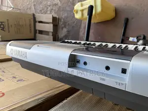 Yamaha Keyboard 403