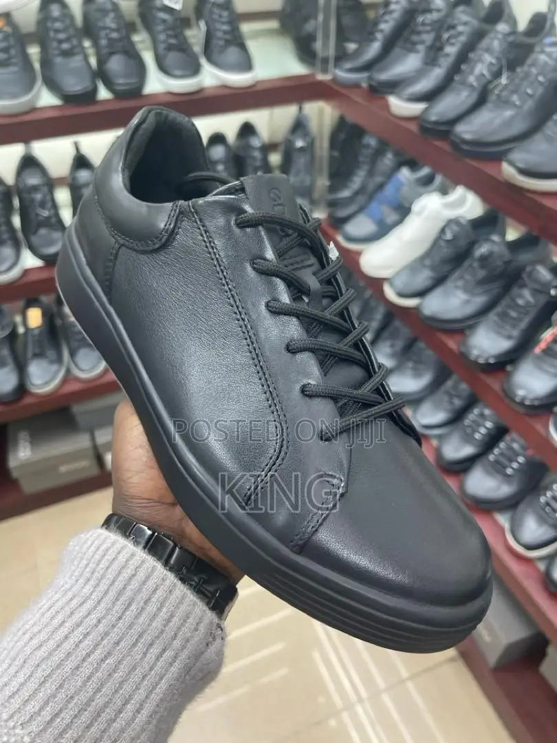 Ecco 7 All Black Sneaker