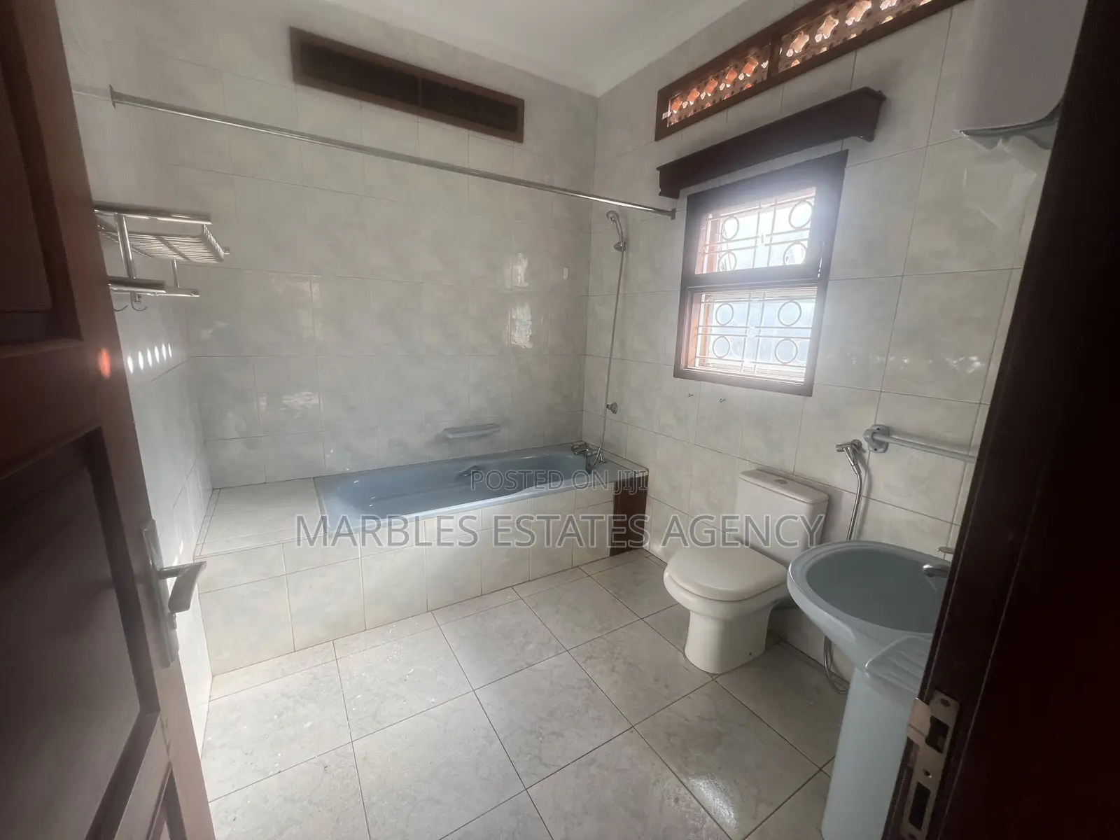 4bdrm Bungalow in Kololo, Central Division for rent